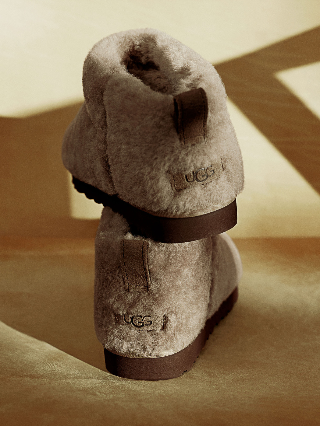보그 코리아에 실린 장원영의 UGG Born to Feel 캠페인 이미지